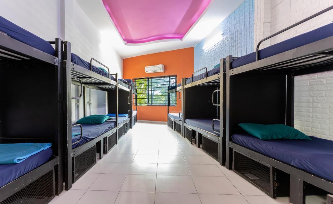 Hangout Hostel Hcm (Adults Only) Cidade de Ho Chi Minh Exterior foto